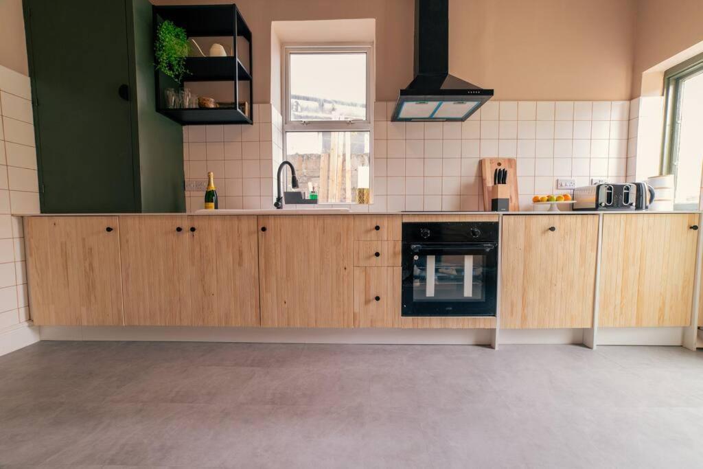 Kim'S City Escape Cardiff Ngoại thất bức ảnh
