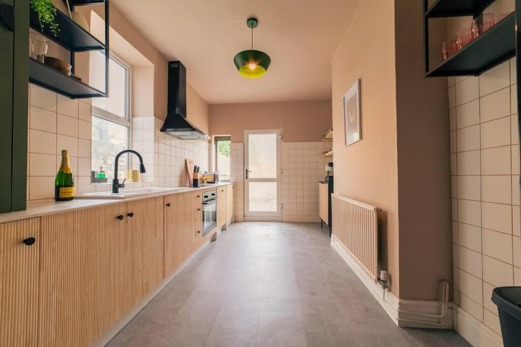 Kim'S City Escape Cardiff Ngoại thất bức ảnh