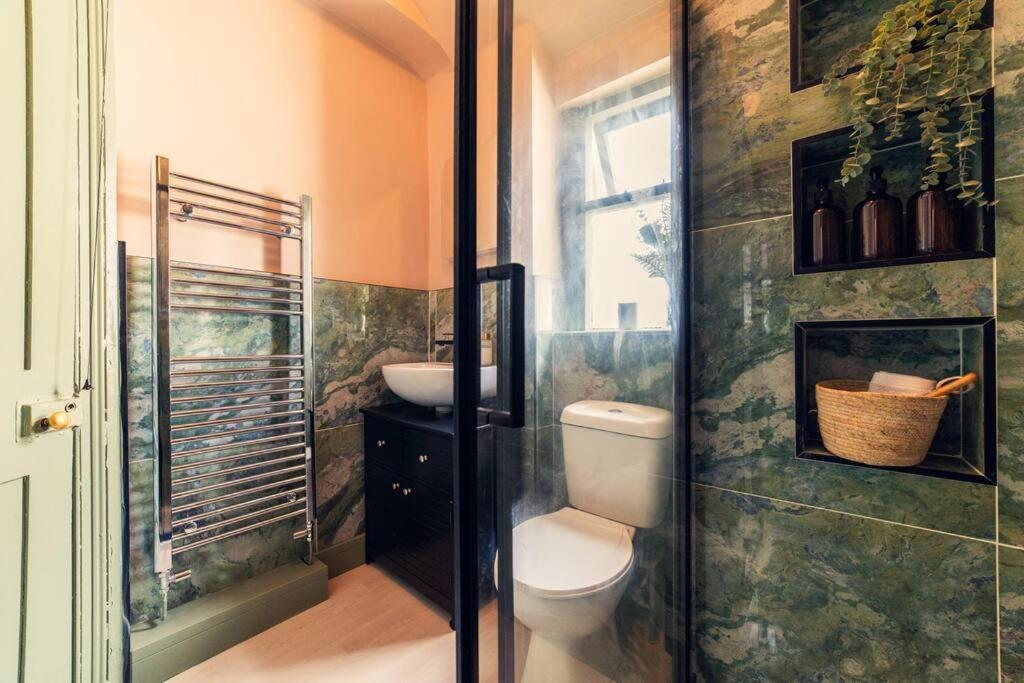 Kim'S City Escape Cardiff Ngoại thất bức ảnh